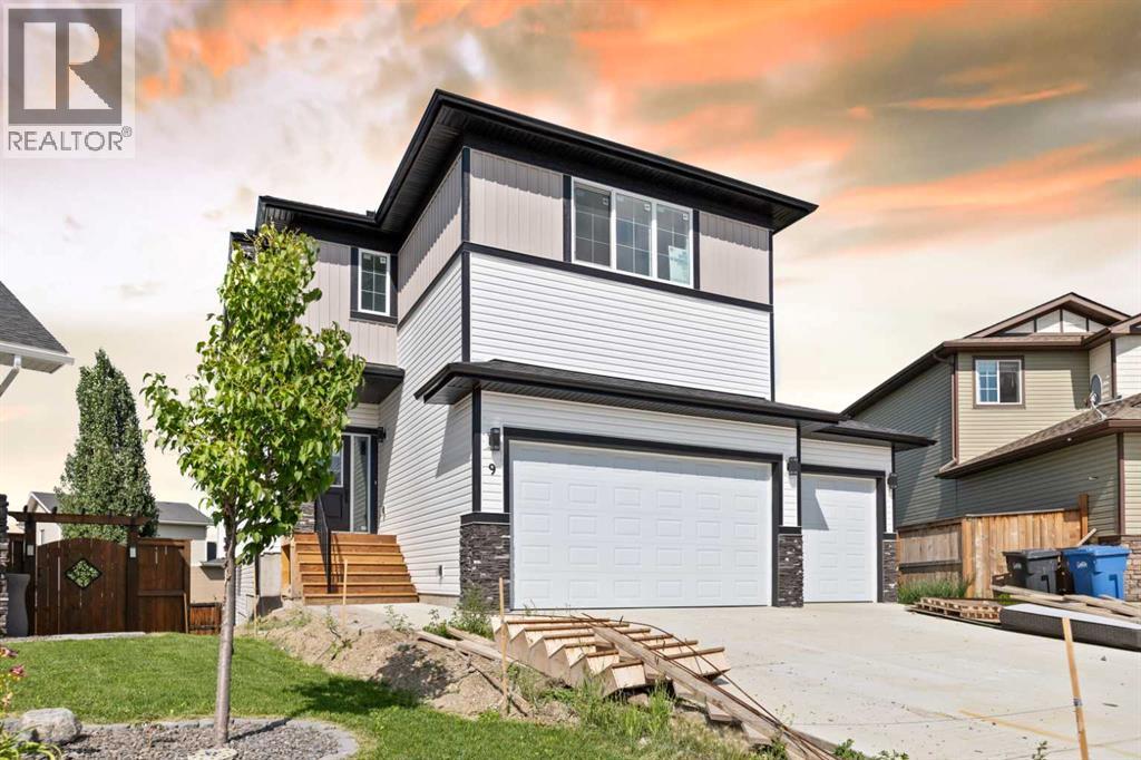 9 Mcclung Gate, Carstairs, Alberta  T0M 0N0 - Photo 2 - A2273235