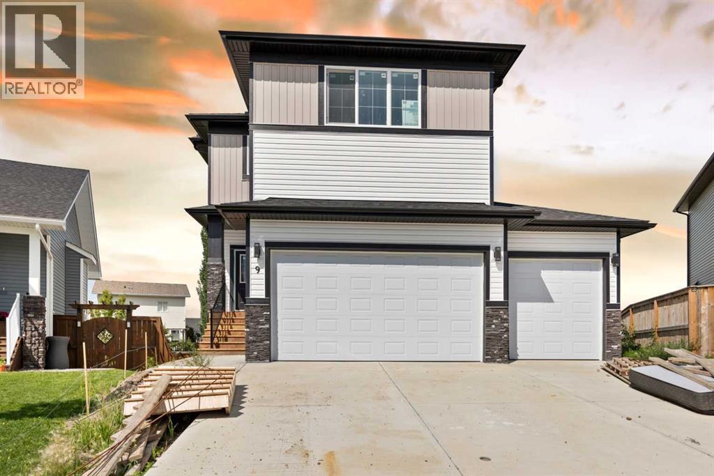 9 Mcclung Gate, Carstairs, Alberta  T0M 0N0 - Photo 1 - A2273235