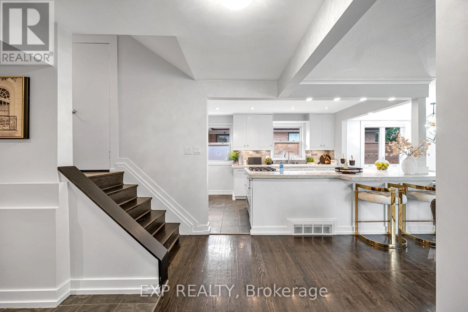 29 Newell Court, Toronto, Ontario  M9A 4T9 - Photo 12 - W12588308