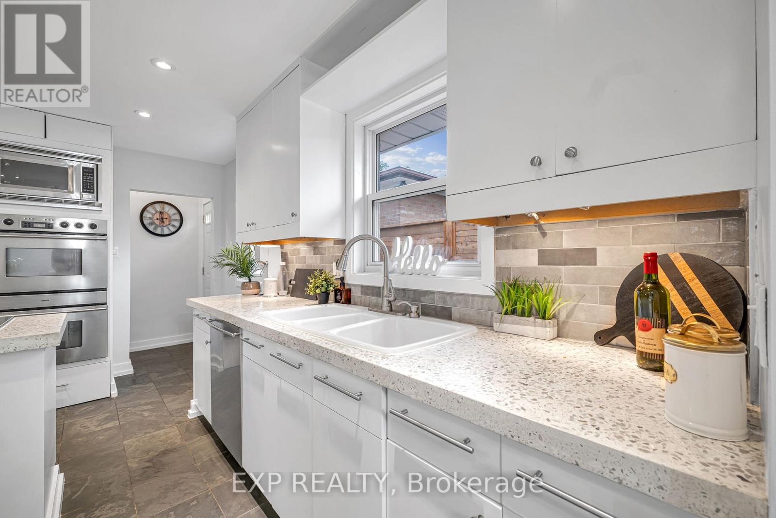 29 Newell Court, Toronto, Ontario  M9A 4T9 - Photo 13 - W12588308