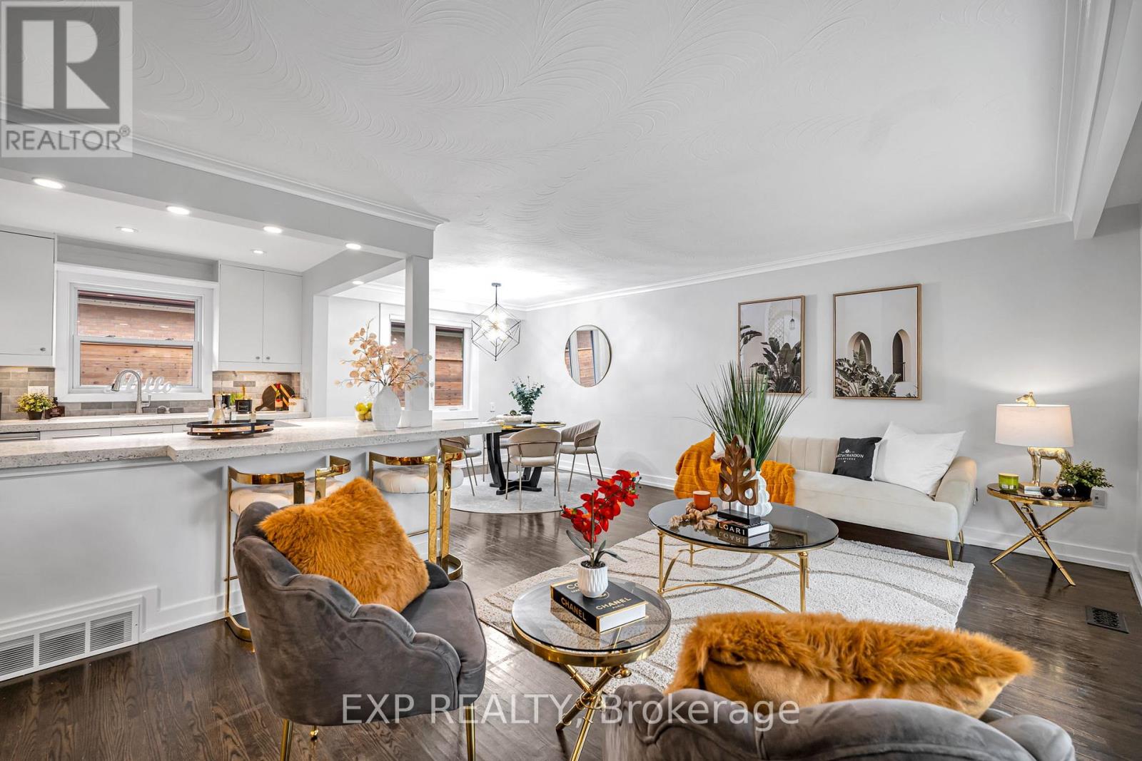 29 Newell Court, Toronto, Ontario  M9A 4T9 - Photo 3 - W12588308