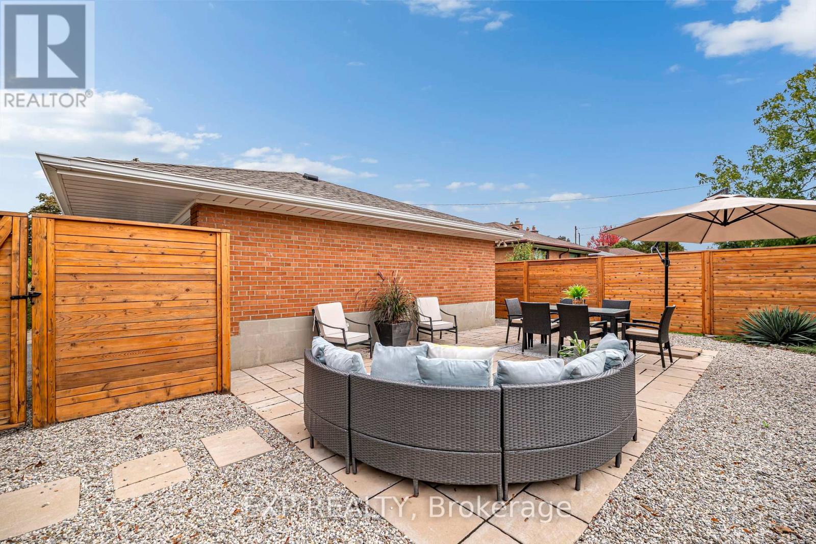 29 Newell Court, Toronto, Ontario  M9A 4T9 - Photo 33 - W12588308