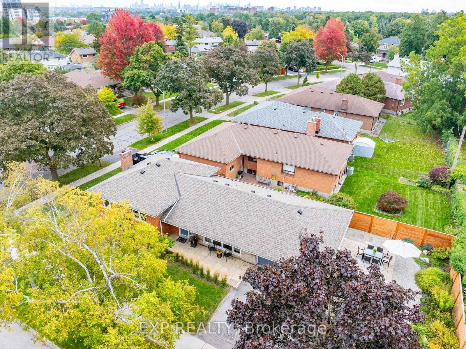 29 Newell Court, Toronto, Ontario  M9A 4T9 - Photo 40 - W12588308