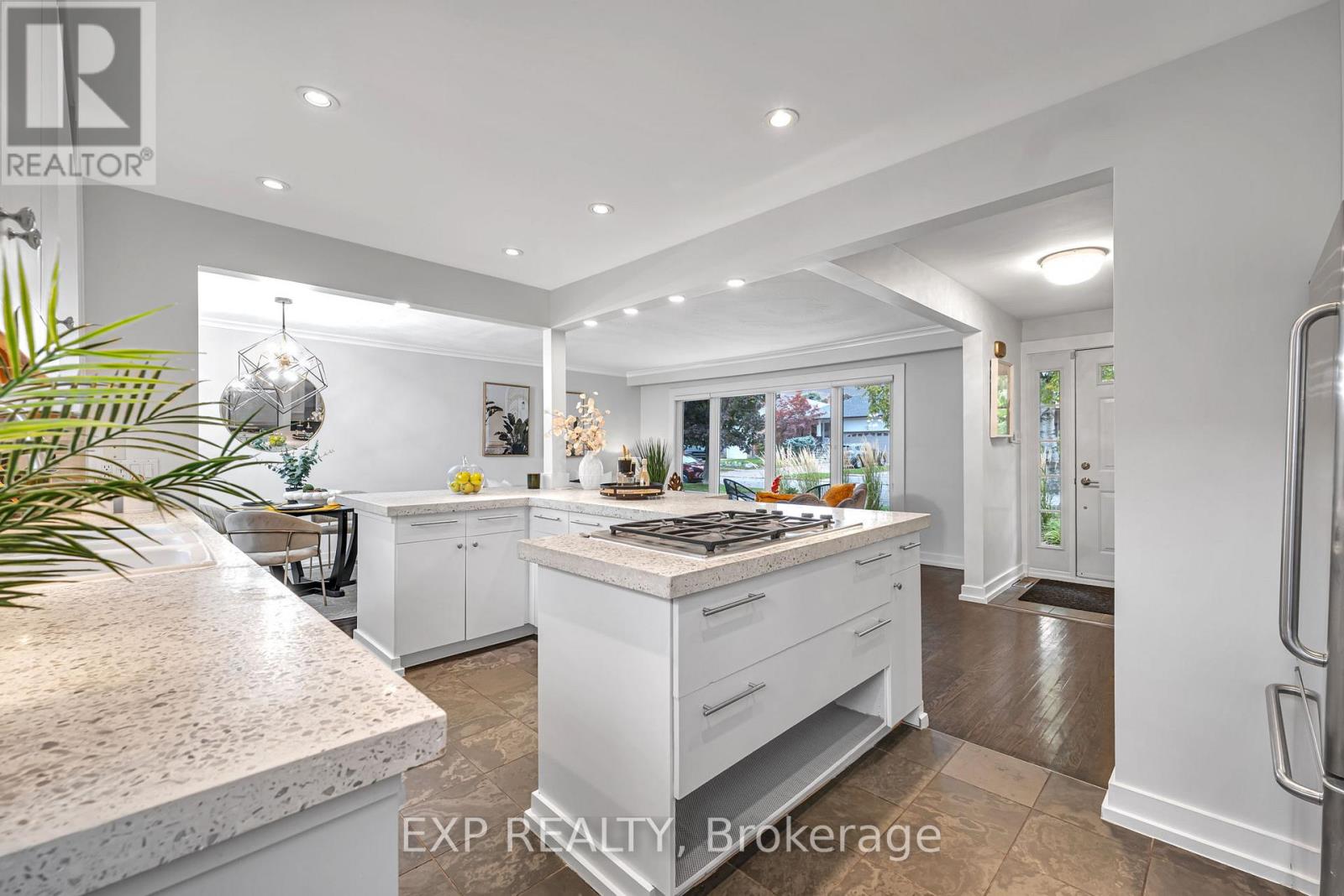 29 Newell Court, Toronto, Ontario  M9A 4T9 - Photo 6 - W12588308