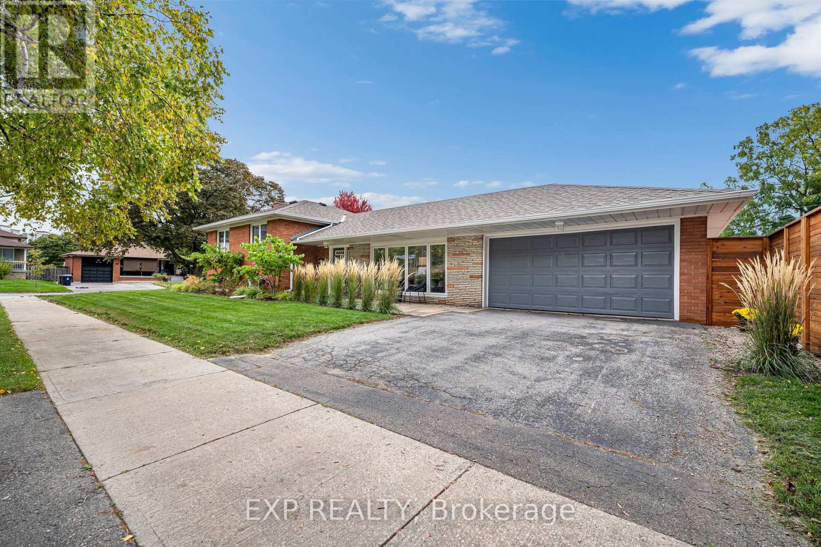 29 Newell Court, Toronto, Ontario  M9A 4T9 - Photo 8 - W12588308