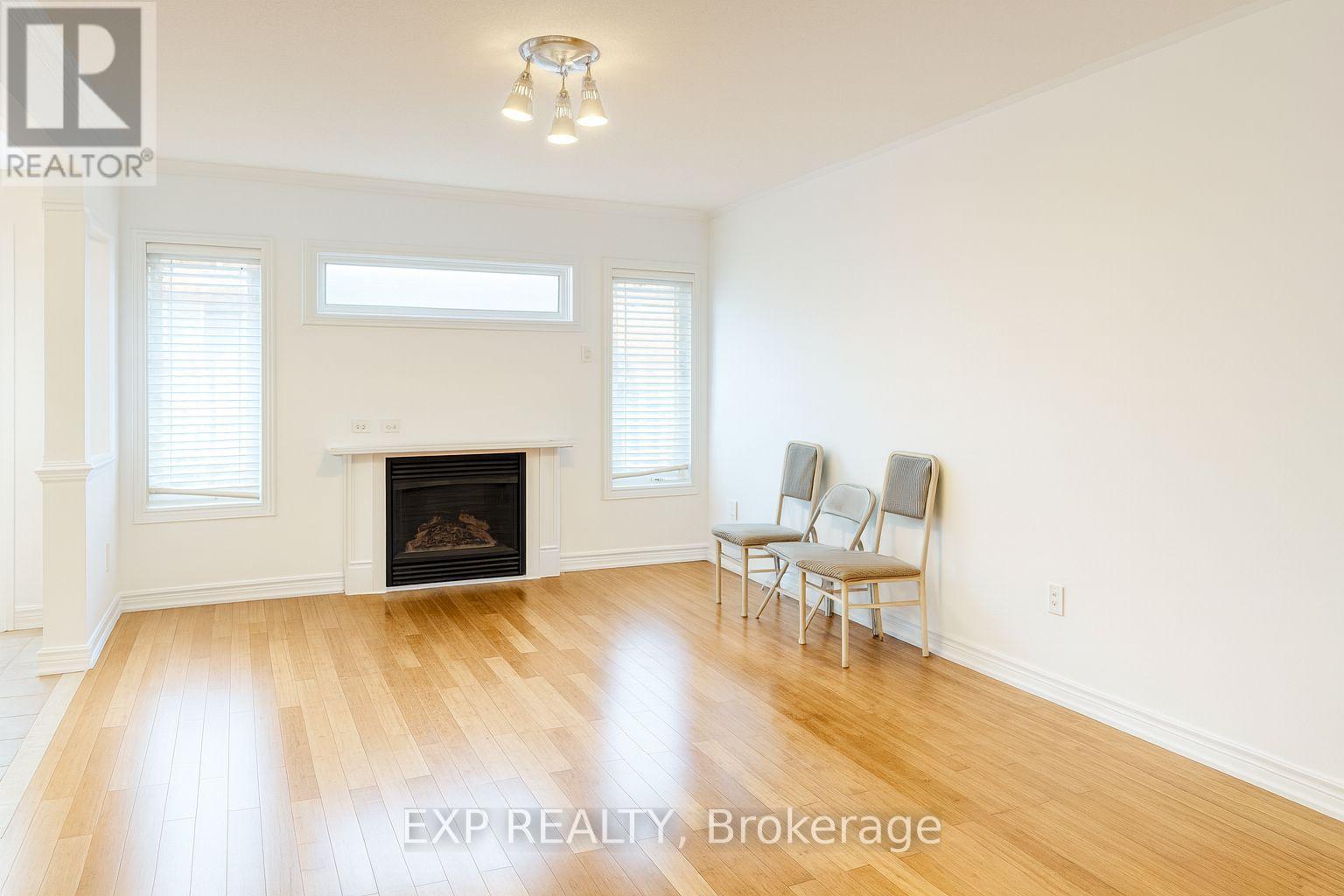 108 Norwood Avenue, Vaughan, Ontario L6A 3V7 - Photo 3 - N12588316