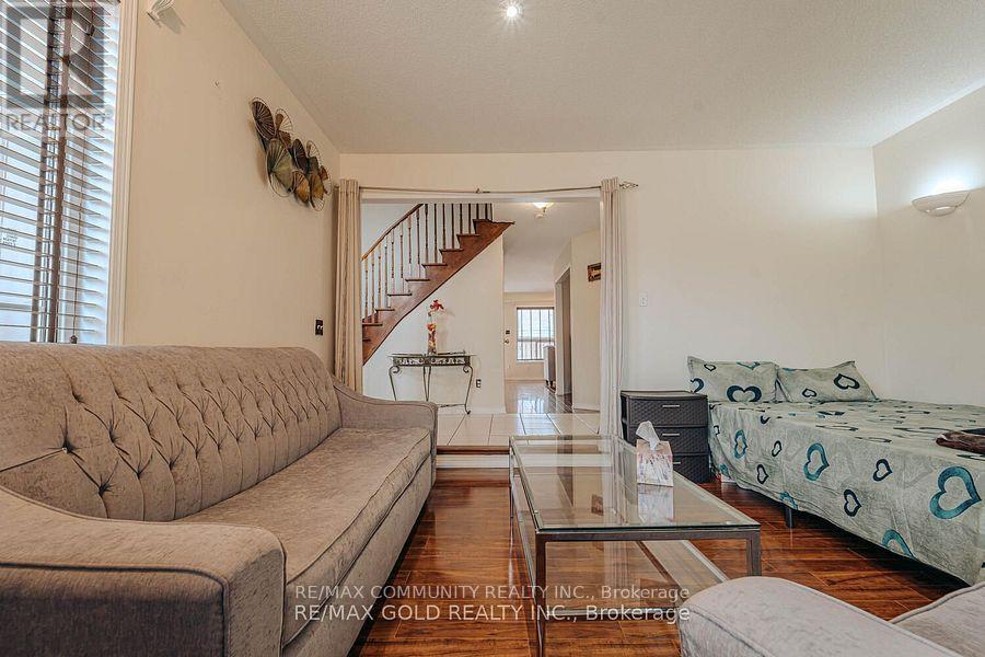 10 Squirreltail Way, Brampton, Ontario L6R 1X4 - Photo 11 - W12588314