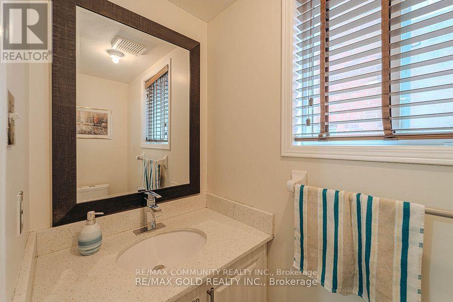 10 Squirreltail Way, Brampton, Ontario L6R 1X4 - Photo 12 - W12588314