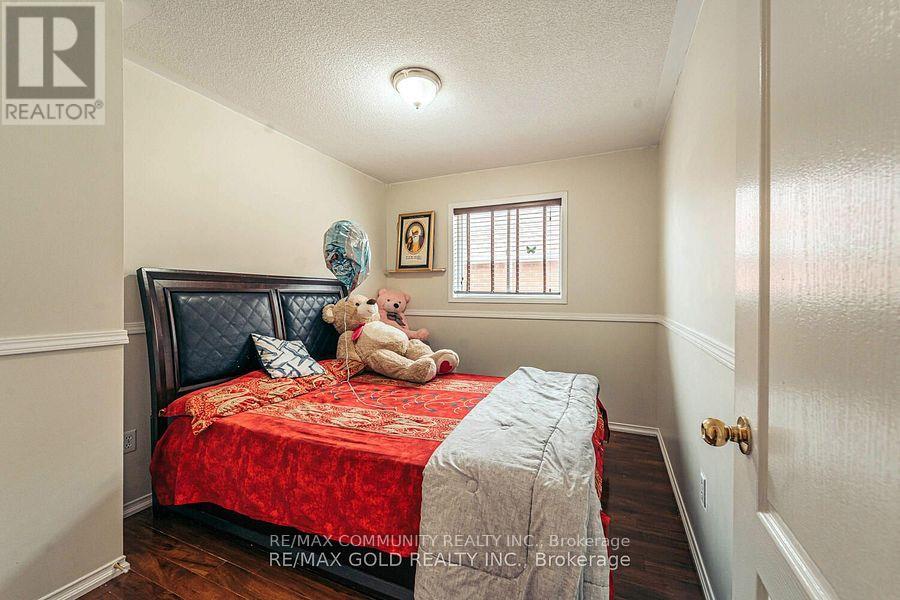 10 Squirreltail Way, Brampton, Ontario L6R 1X4 - Photo 16 - W12588314