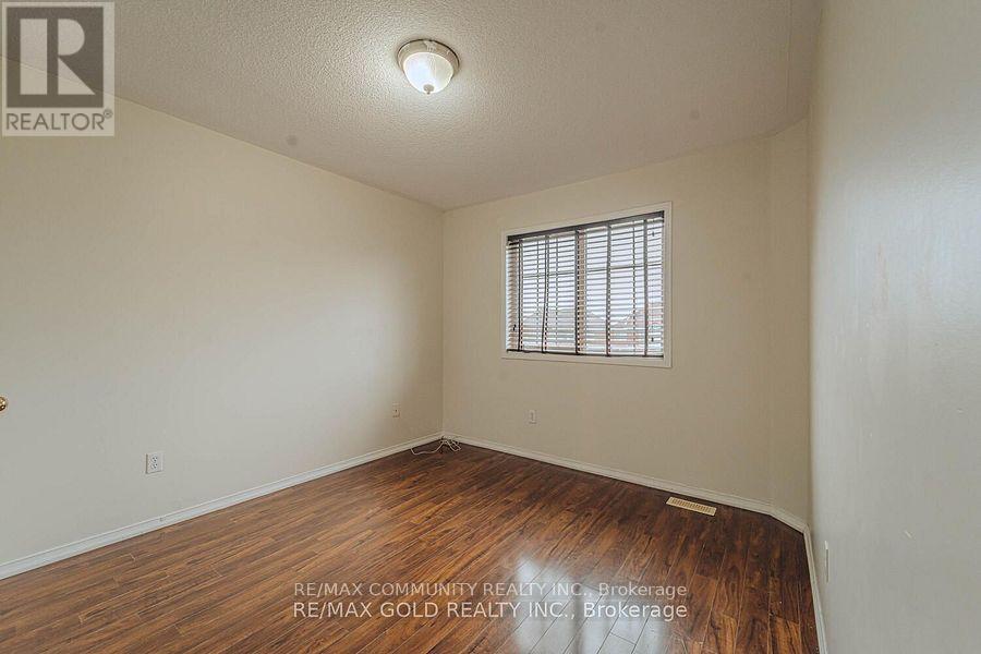 10 Squirreltail Way, Brampton, Ontario L6R 1X4 - Photo 18 - W12588314