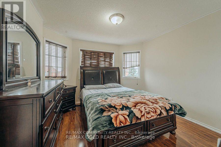 10 Squirreltail Way, Brampton, Ontario L6R 1X4 - Photo 19 - W12588314