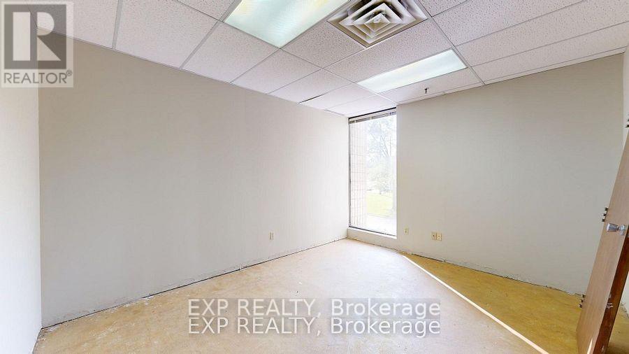 201 - 101 Cherryhill Boulevard, London North, Ontario N6H 4S4 - Photo 4 - X12540504