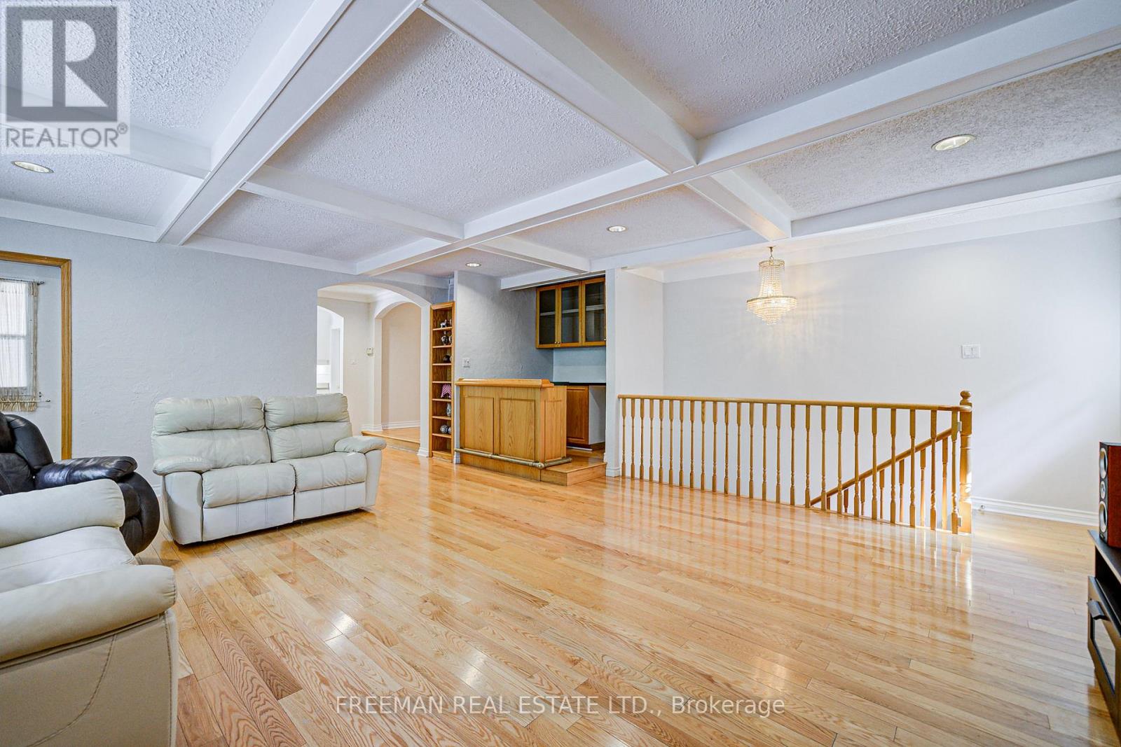 1528 Knareswood Drive, Mississauga, Ontario L5H 2M1 - Photo 11 - W12588322