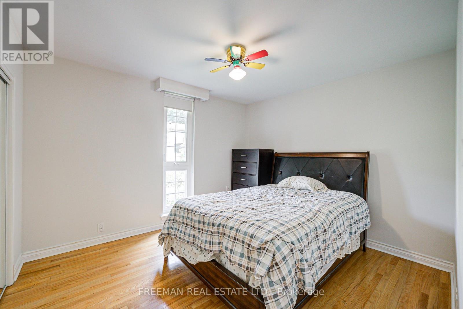 1528 Knareswood Drive, Mississauga, Ontario L5H 2M1 - Photo 17 - W12588322