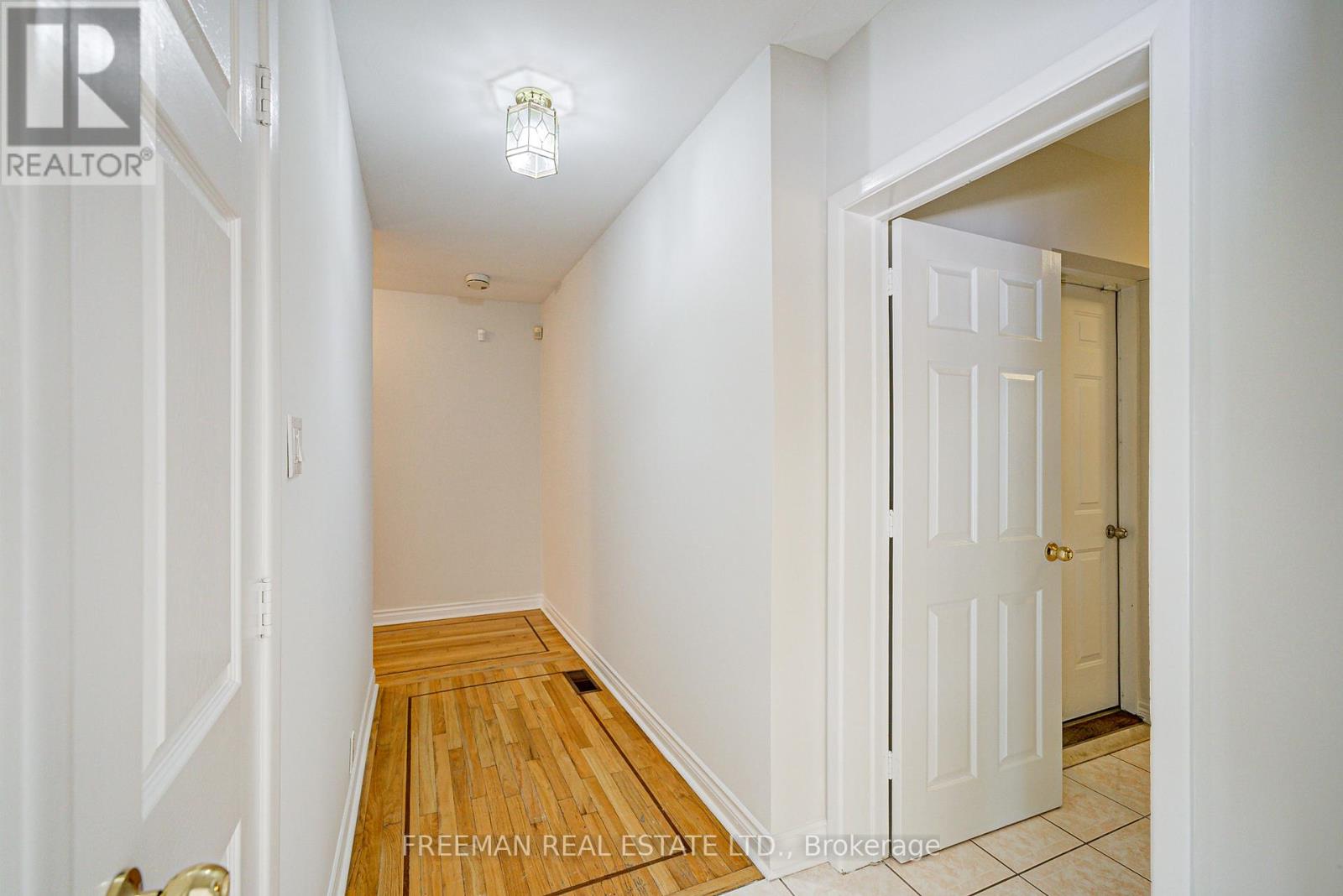 1528 Knareswood Drive, Mississauga, Ontario L5H 2M1 - Photo 20 - W12588322