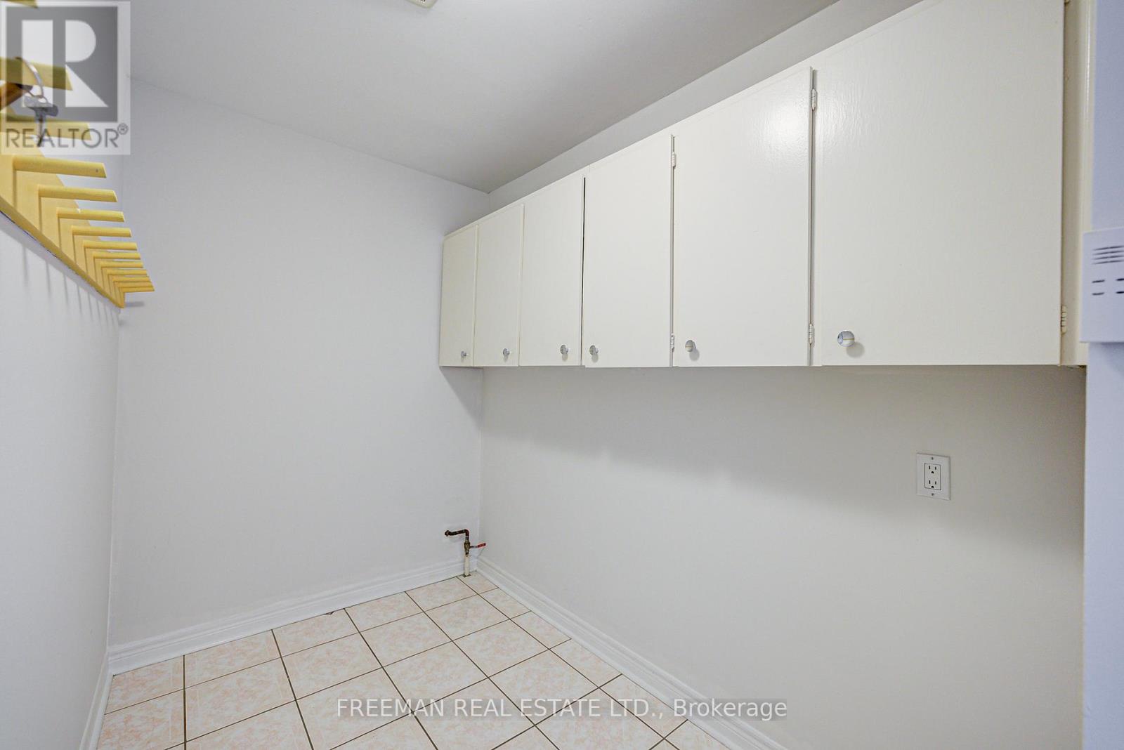 1528 Knareswood Drive, Mississauga, Ontario L5H 2M1 - Photo 21 - W12588322