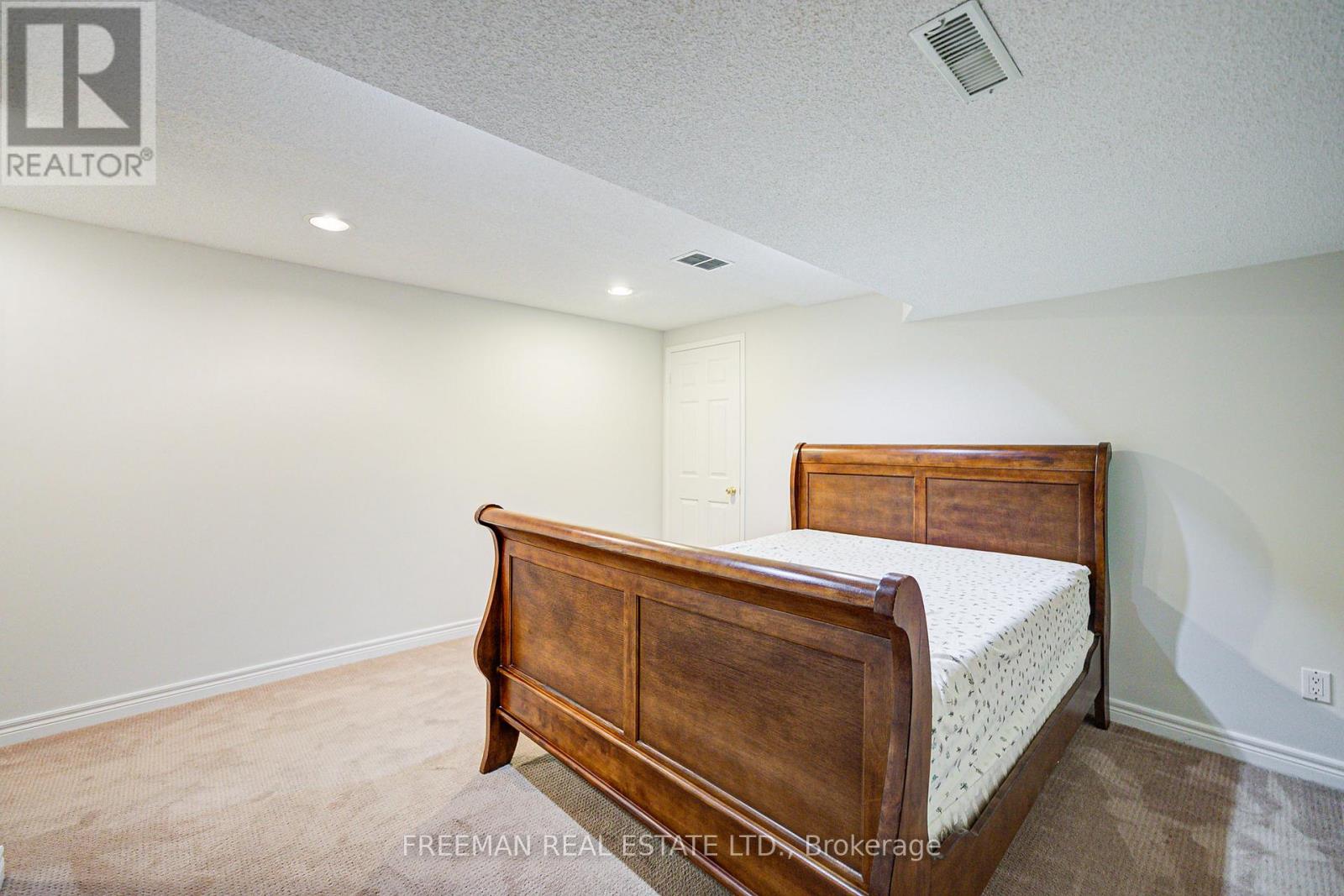 1528 Knareswood Drive, Mississauga, Ontario L5H 2M1 - Photo 25 - W12588322