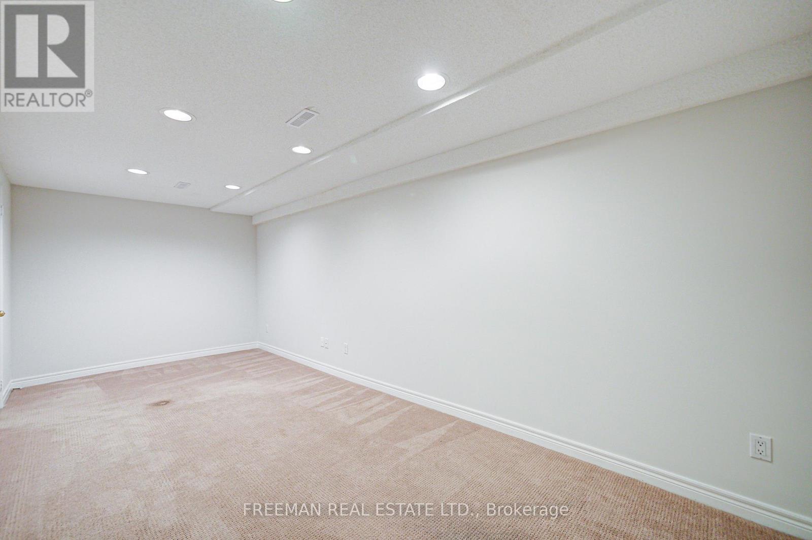 1528 Knareswood Drive, Mississauga, Ontario L5H 2M1 - Photo 32 - W12588322