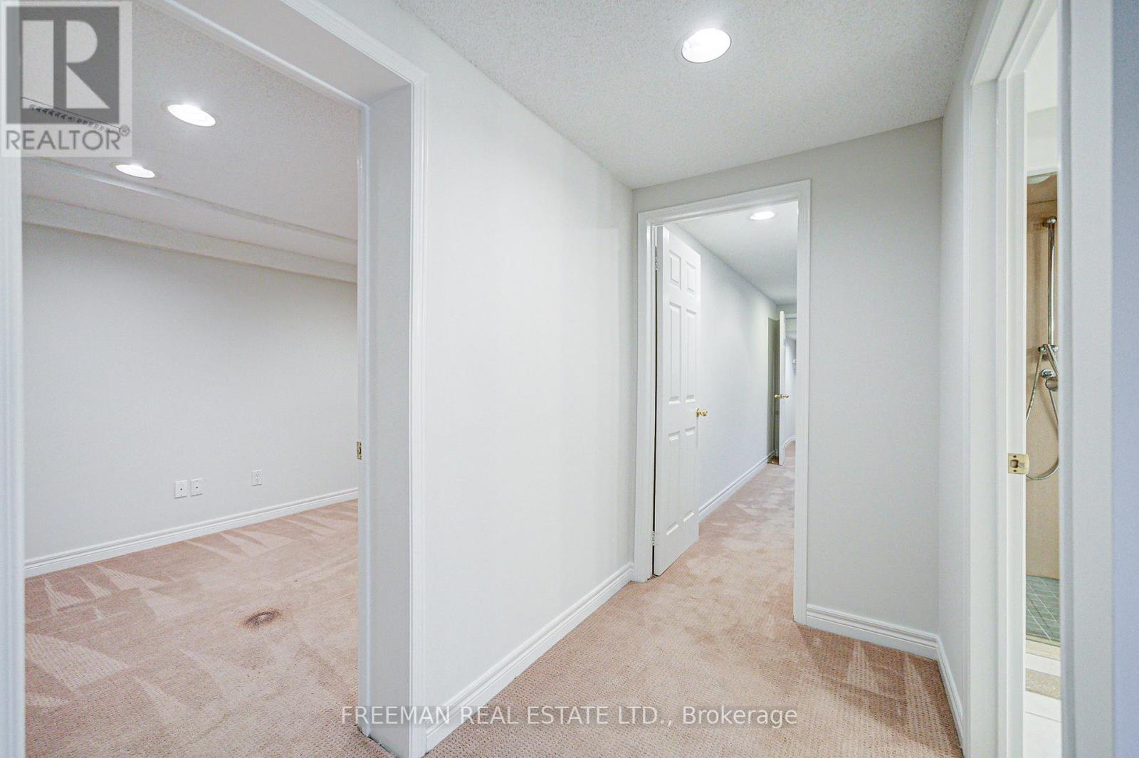 1528 Knareswood Drive, Mississauga, Ontario L5H 2M1 - Photo 34 - W12588322