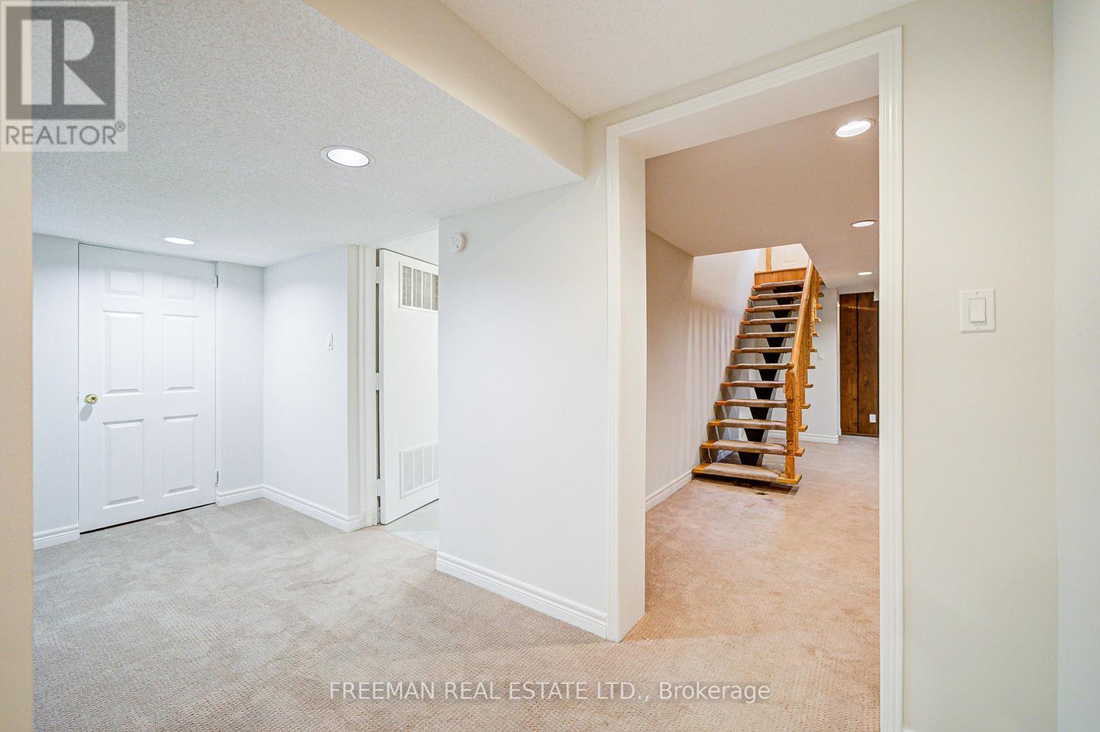 1528 Knareswood Drive, Mississauga, Ontario L5H 2M1 - Photo 36 - W12588322