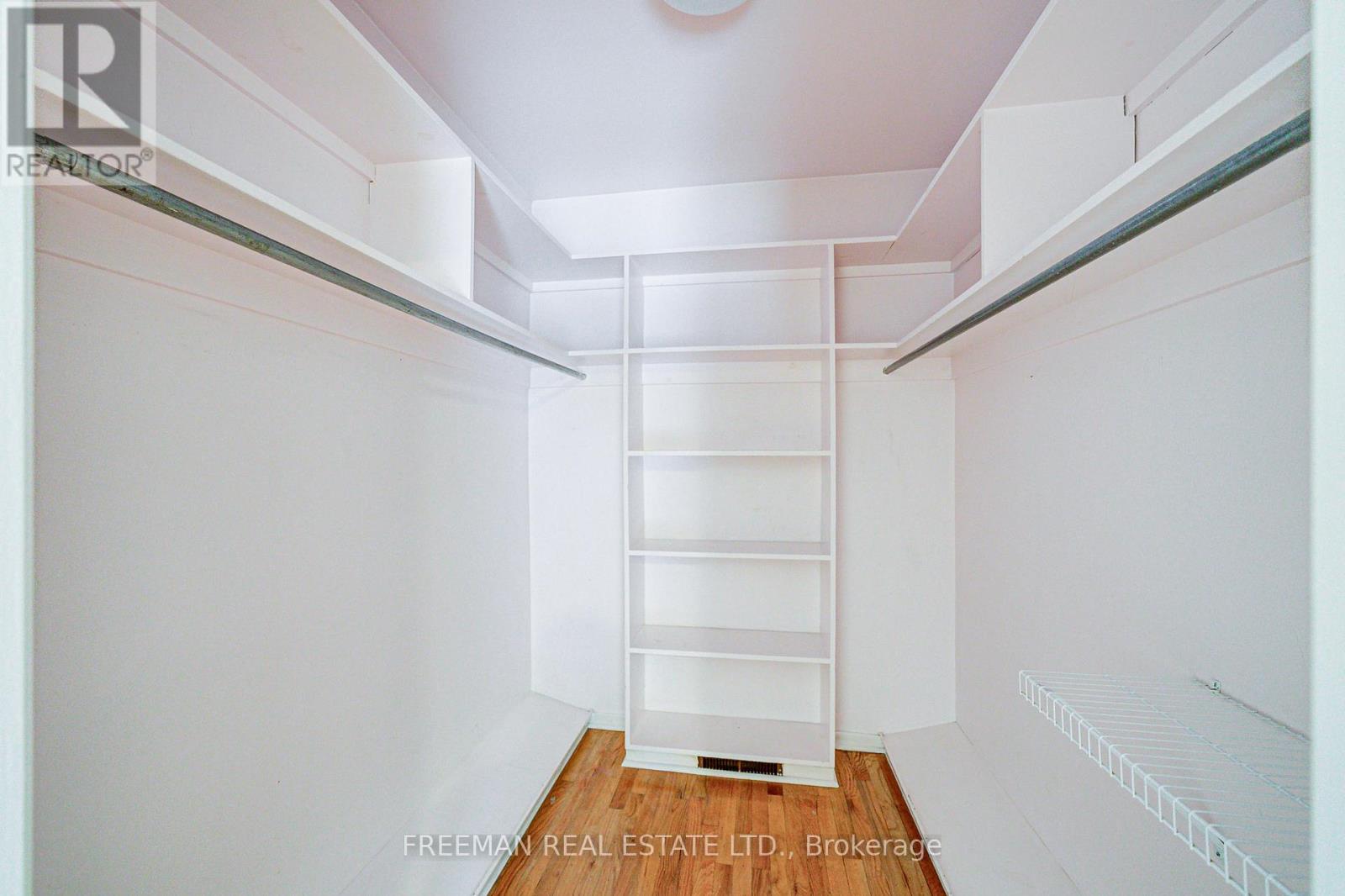 1528 Knareswood Drive, Mississauga, Ontario L5H 2M1 - Photo 37 - W12588322