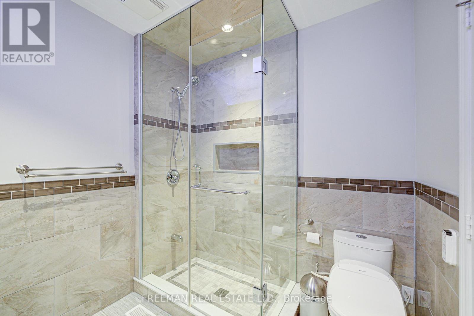 1528 Knareswood Drive, Mississauga, Ontario L5H 2M1 - Photo 39 - W12588322