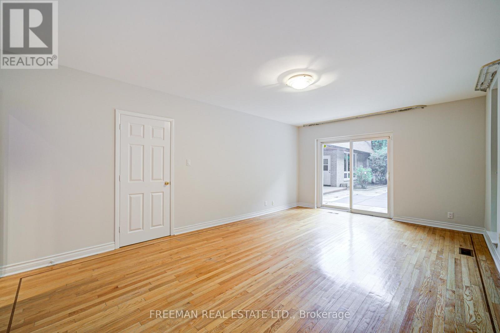 1528 Knareswood Drive, Mississauga, Ontario L5H 2M1 - Photo 41 - W12588322