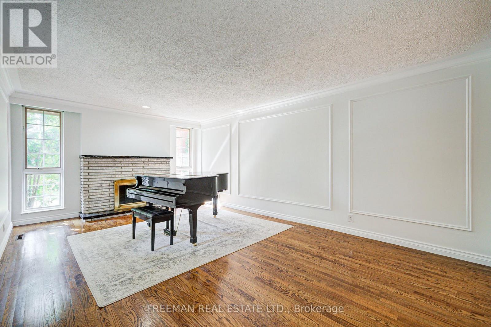 1528 Knareswood Drive, Mississauga, Ontario L5H 2M1 - Photo 6 - W12588322