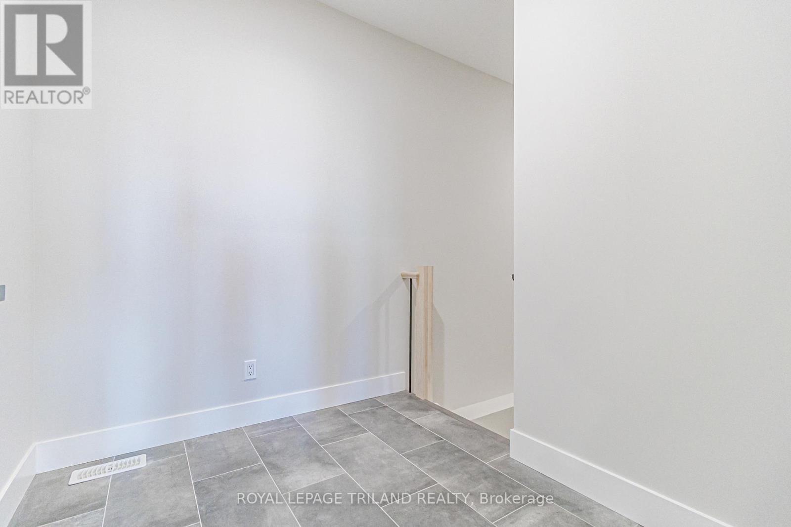 26 Tattersall Lane, Lambton Shores, Ontario N0M 1T0 - Photo 31 - X12588282