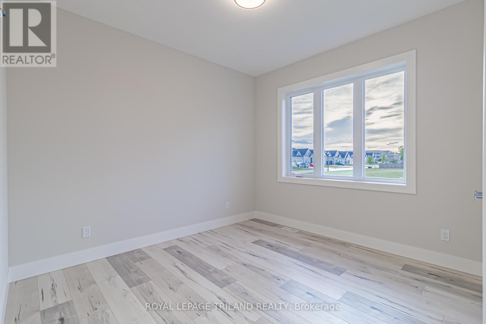 26 Tattersall Lane, Lambton Shores, Ontario N0M 1T0 - Photo 24 - X12588282