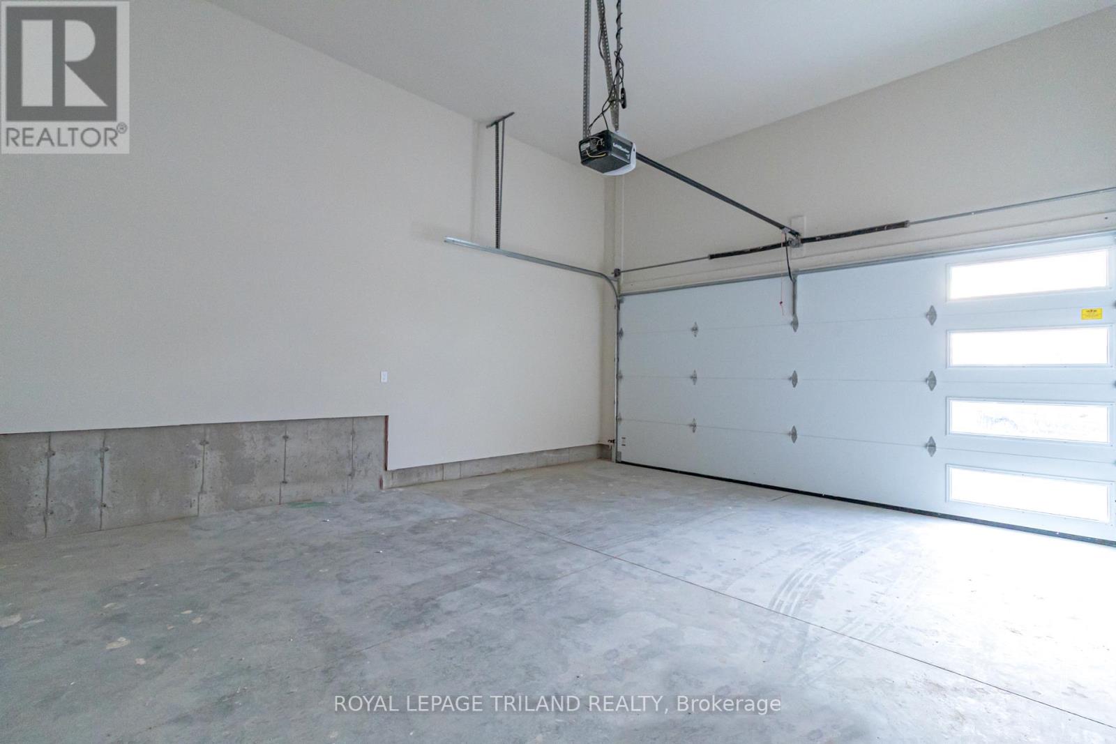 26 Tattersall Lane, Lambton Shores, Ontario N0M 1T0 - Photo 33 - X12588282