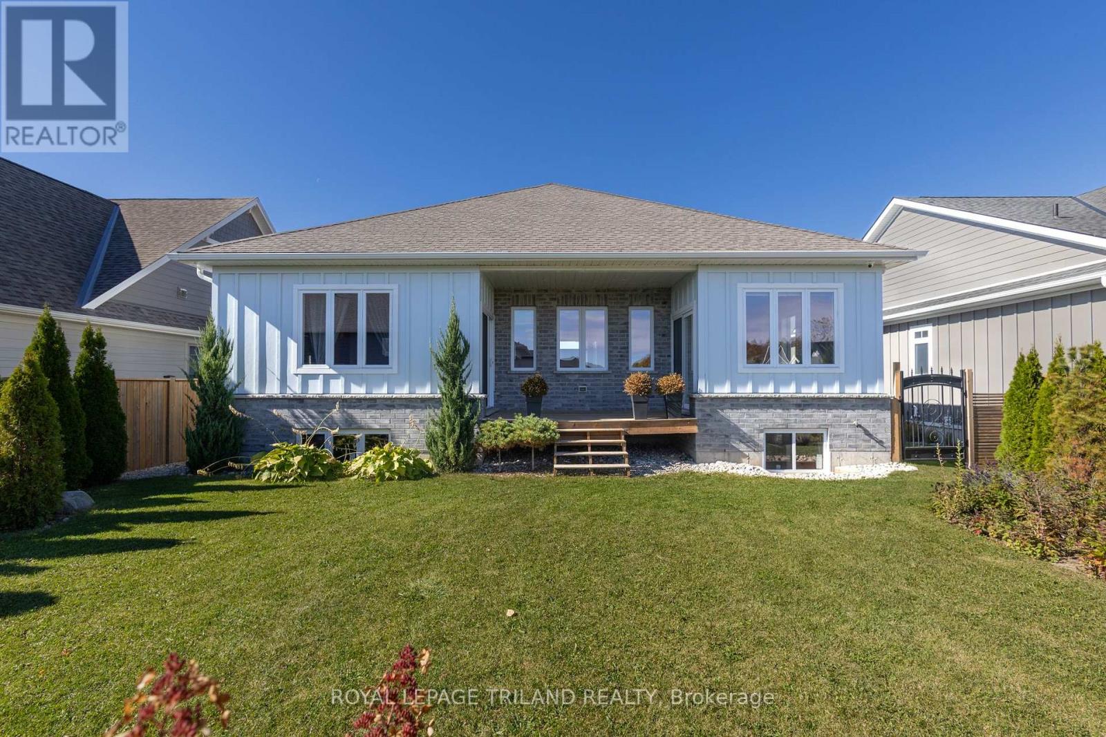 26 Tattersall Lane, Lambton Shores, Ontario N0M 1T0 - Photo 37 - X12588282