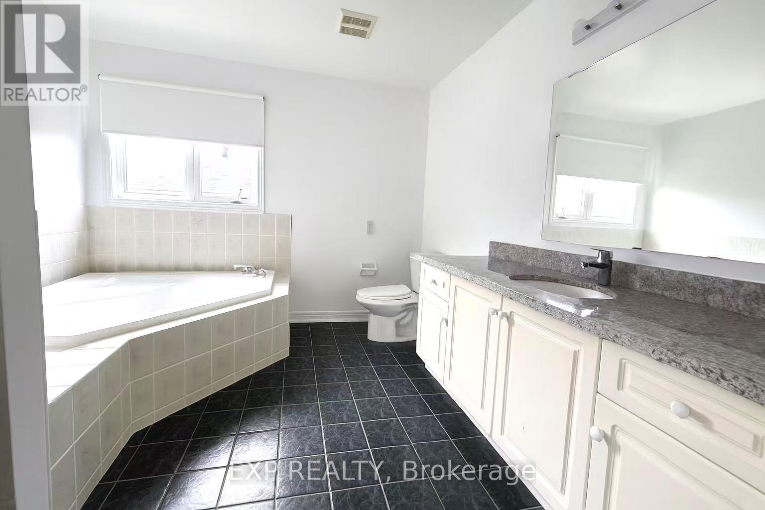 108 Norwood Avenue, Vaughan, Ontario L6A 3V7 - Photo 12 - N12588316