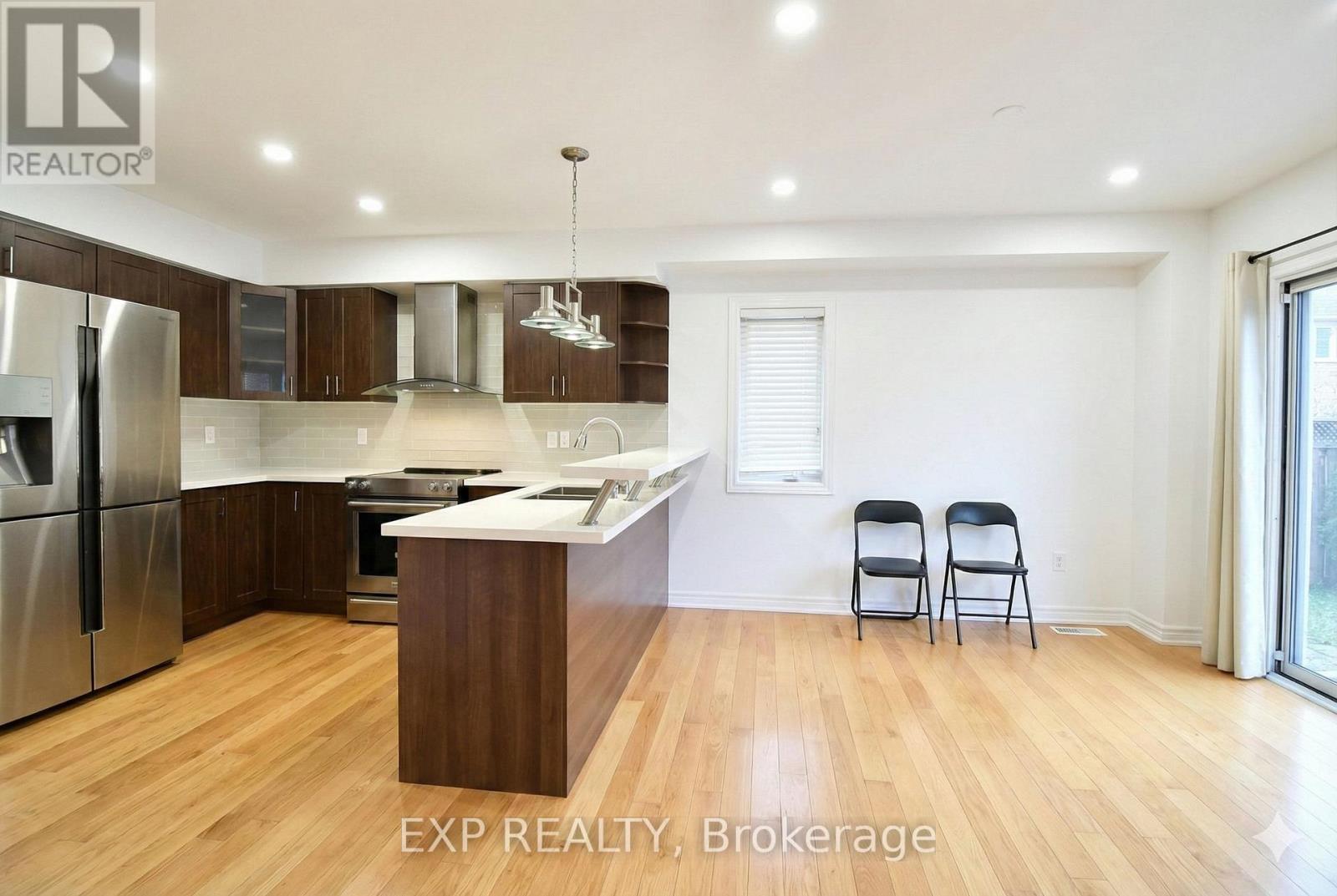 108 Norwood Avenue, Vaughan, Ontario L6A 3V7 - Photo 5 - N12588316