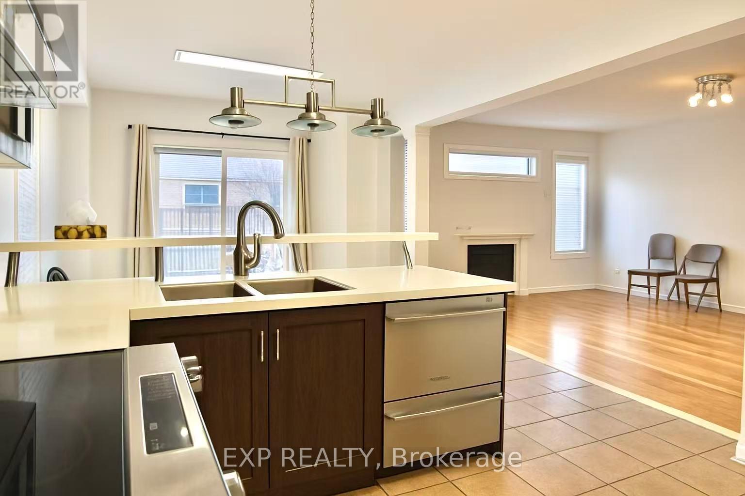 108 Norwood Avenue, Vaughan, Ontario L6A 3V7 - Photo 4 - N12588316