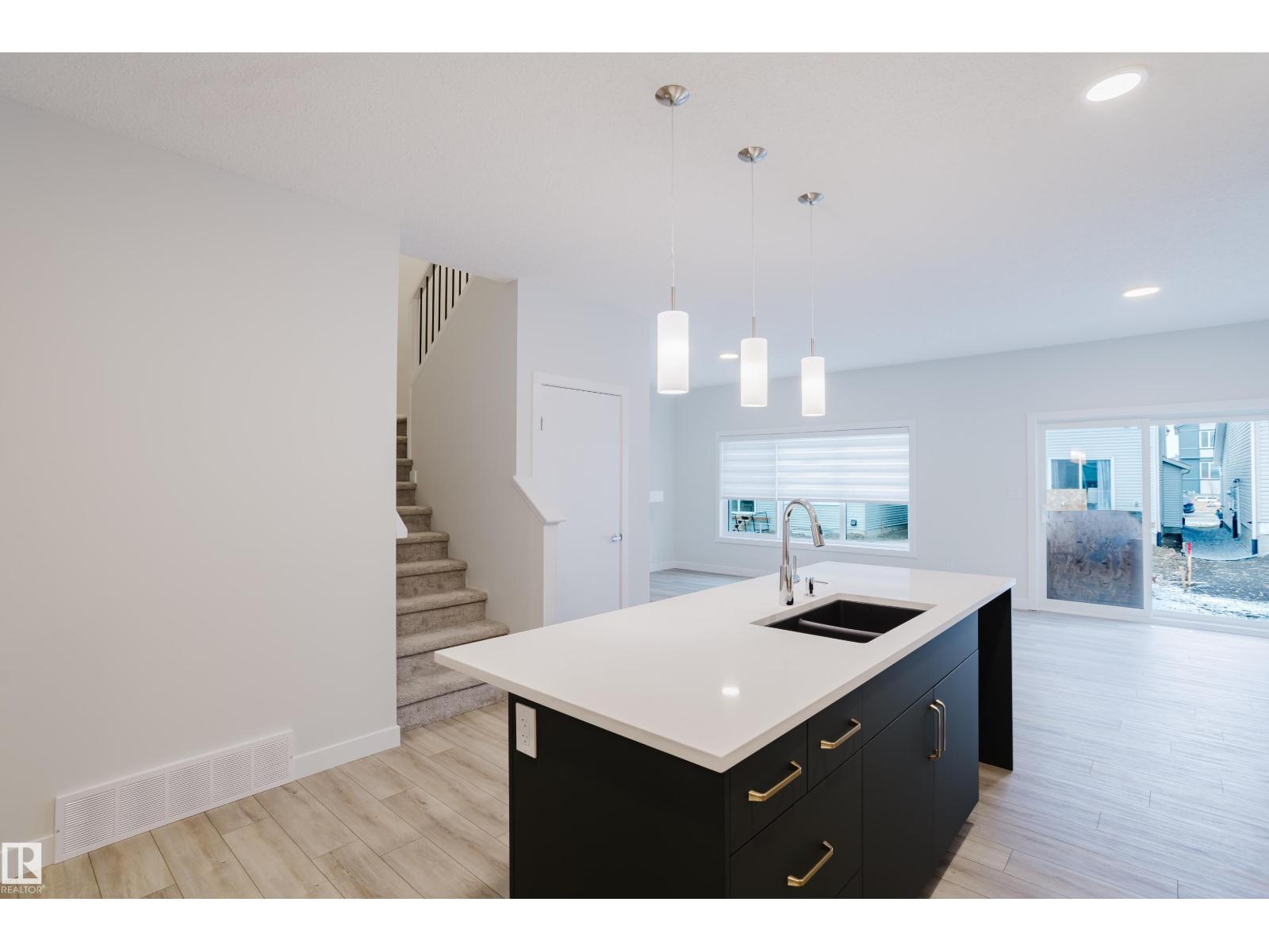 360 Bluff Cove, Leduc, Alberta  T9E 1S2 - Photo 6 - E4464396