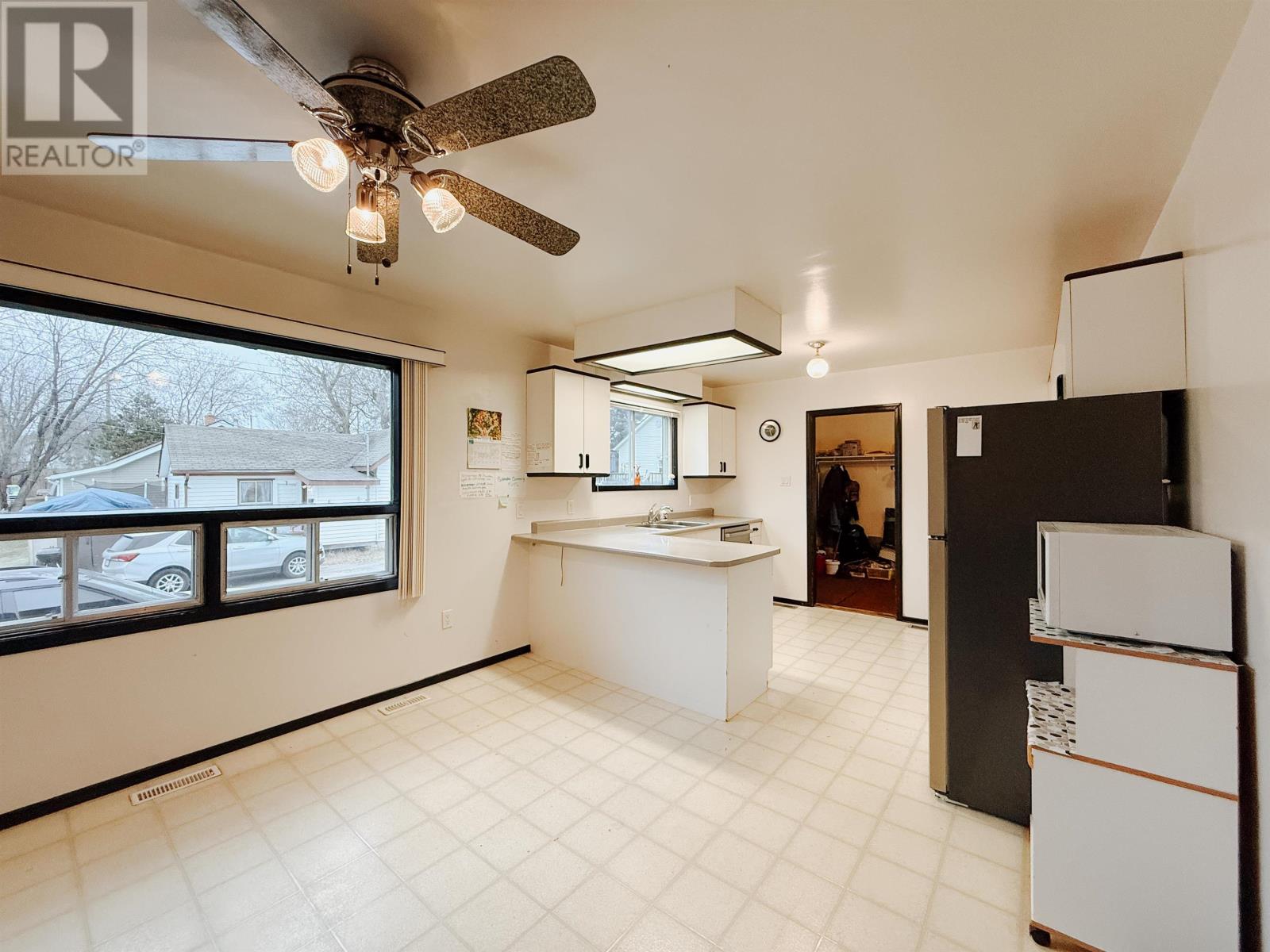 63 Peter Street West, Kenora, Ontario  P9N 3R4 - Photo 12 - TB253554