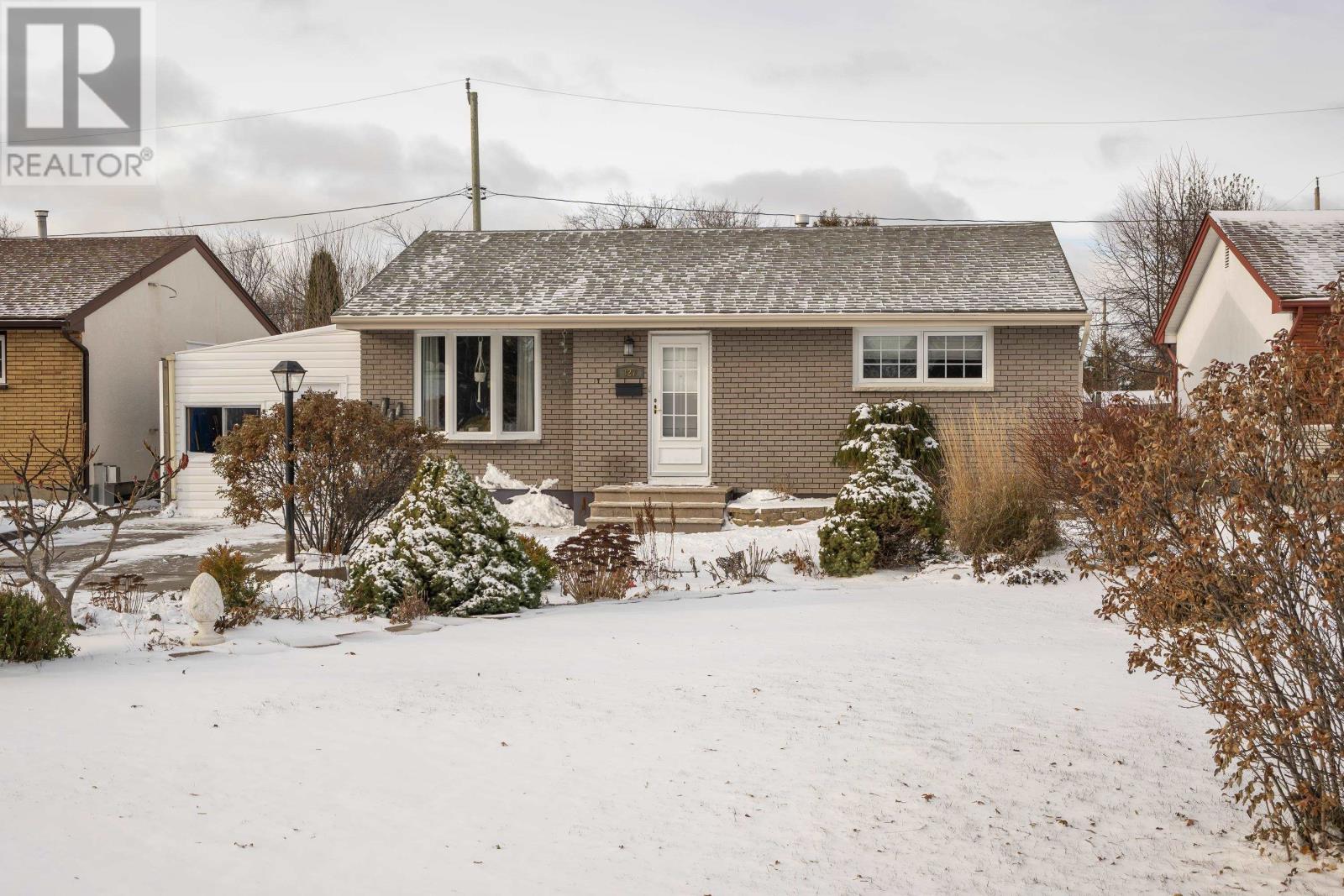 327 Ford St N, Thunder Bay, Ontario  P7C 4L6 - Photo 1 - TB253577