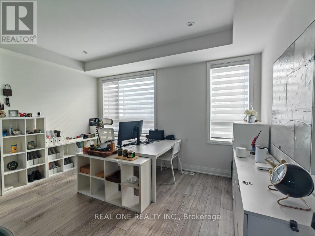 19 Woodstream Drive, Toronto, Ontario  M9W 0G1 - Photo 10 - W12385119