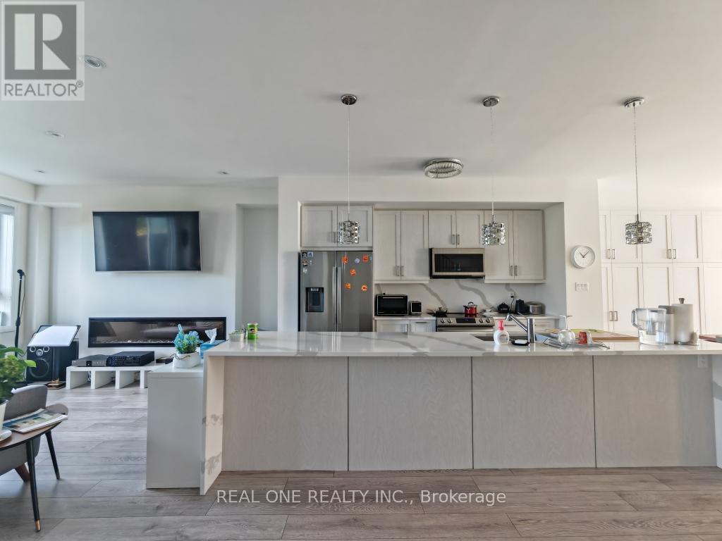 19 Woodstream Drive, Toronto, Ontario  M9W 0G1 - Photo 5 - W12385119