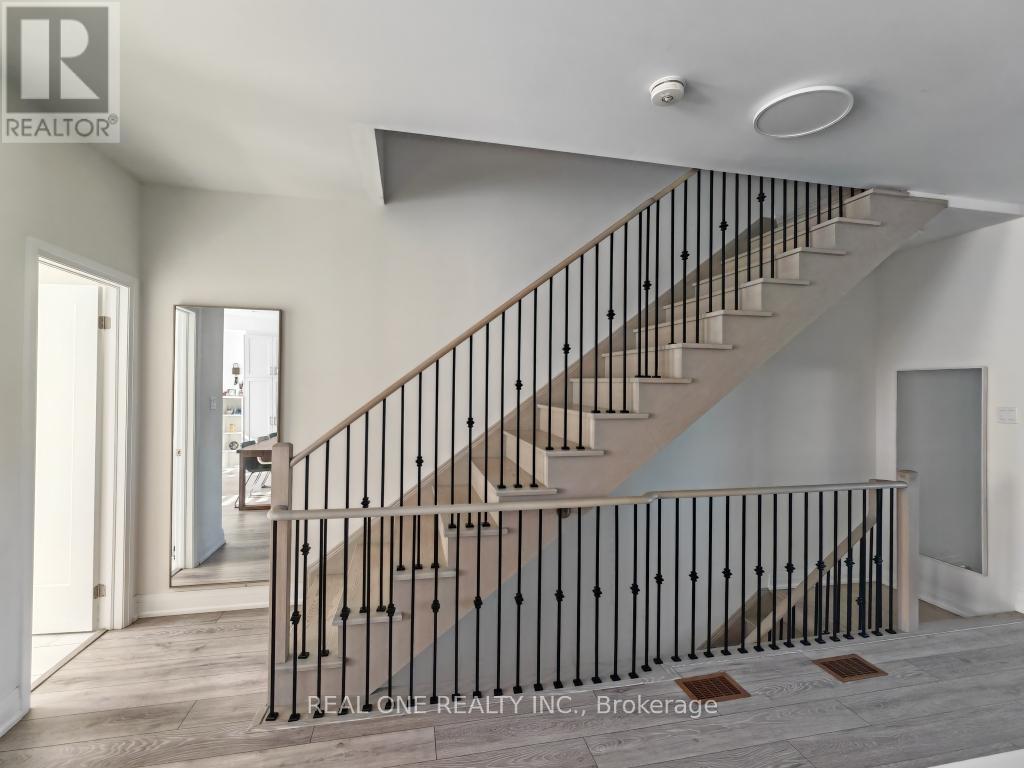 19 Woodstream Drive, Toronto, Ontario  M9W 0G1 - Photo 11 - W12385119