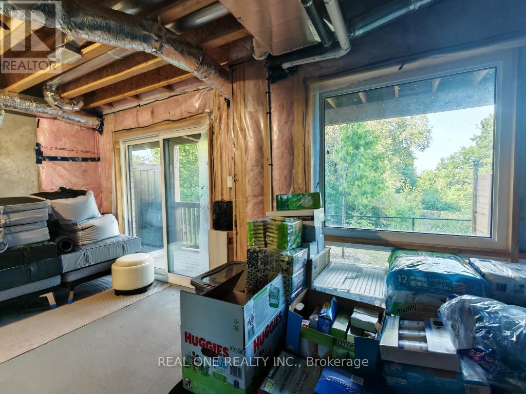 19 Woodstream Drive, Toronto, Ontario  M9W 0G1 - Photo 20 - W12385119