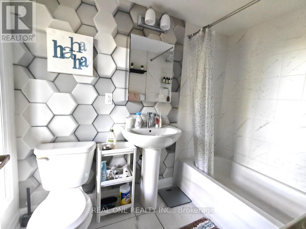 19 Woodstream Drive, Toronto, Ontario  M9W 0G1 - Photo 24 - W12385119