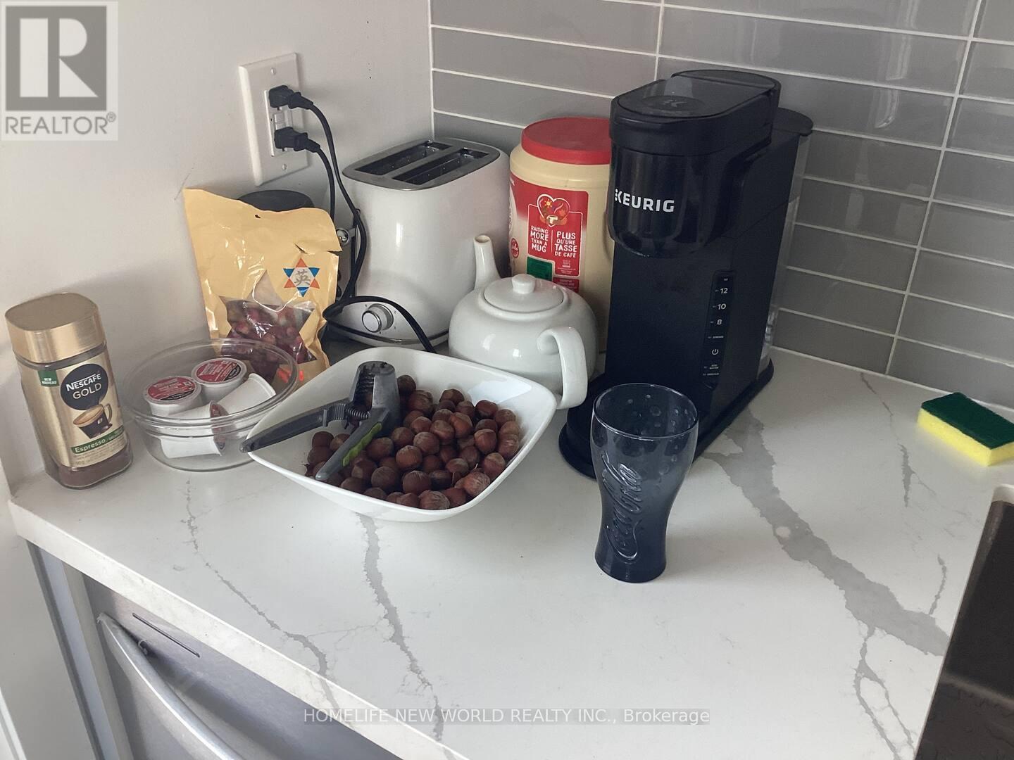 Room 1 - 72 Hooyo Terrace, Toronto, Ontario  M6A 0E2 - Photo 11 - C12470574