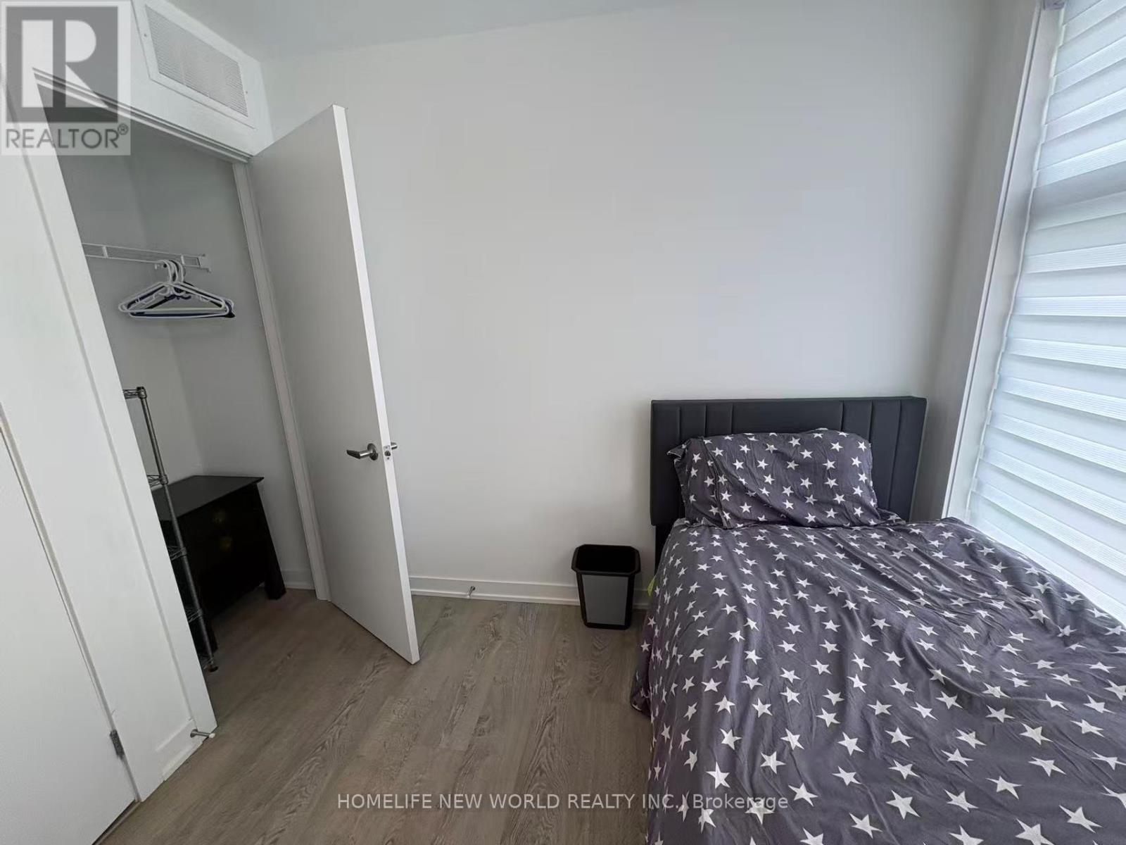 Room 1 - 72 Hooyo Terrace, Toronto, Ontario  M6A 0E2 - Photo 3 - C12470574