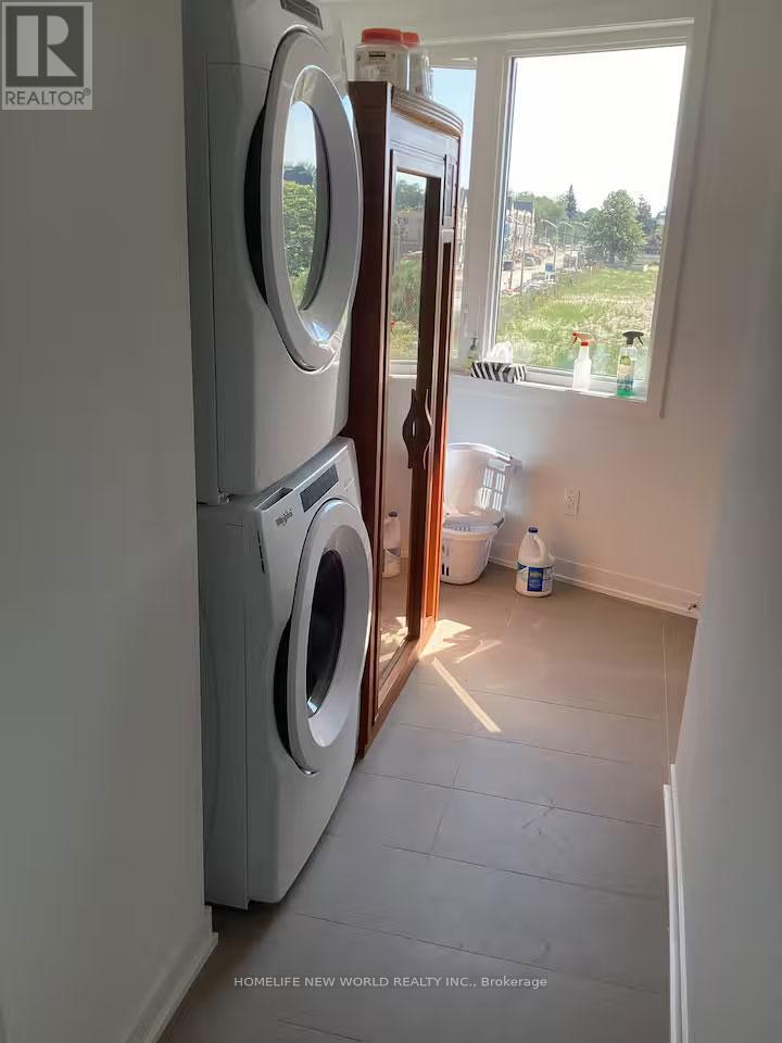 Room 1 - 72 Hooyo Terrace, Toronto, Ontario  M6A 0E2 - Photo 7 - C12470574