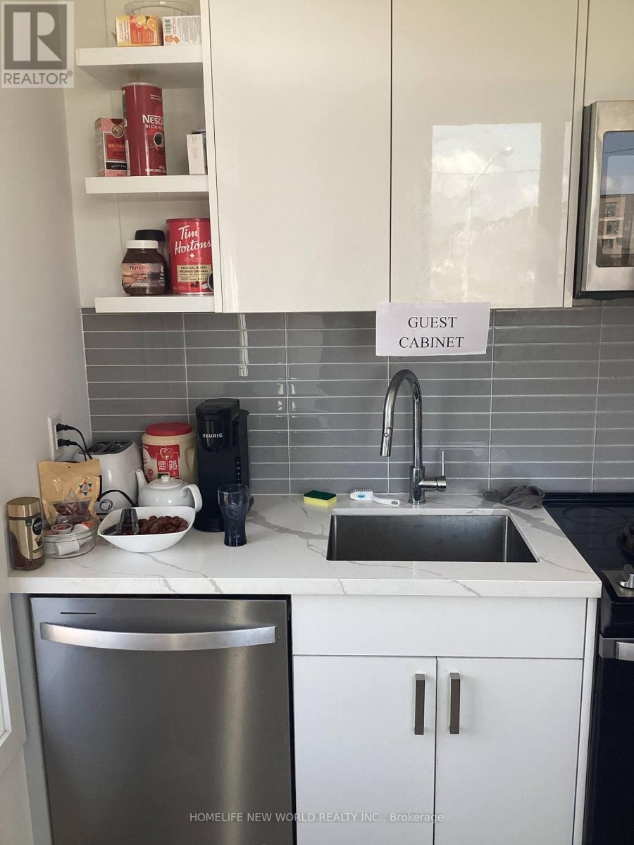 Room 1 - 72 Hooyo Terrace, Toronto, Ontario  M6A 0E2 - Photo 9 - C12470574