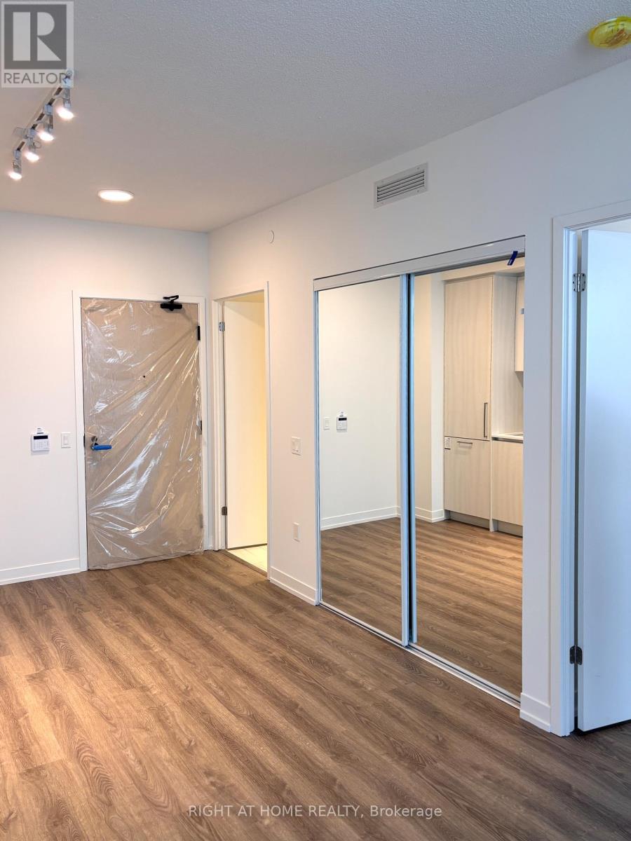 4205 - 195 Commerce Street, Vaughan, Ontario  L4K 0P9 - Photo 4 - N12588352