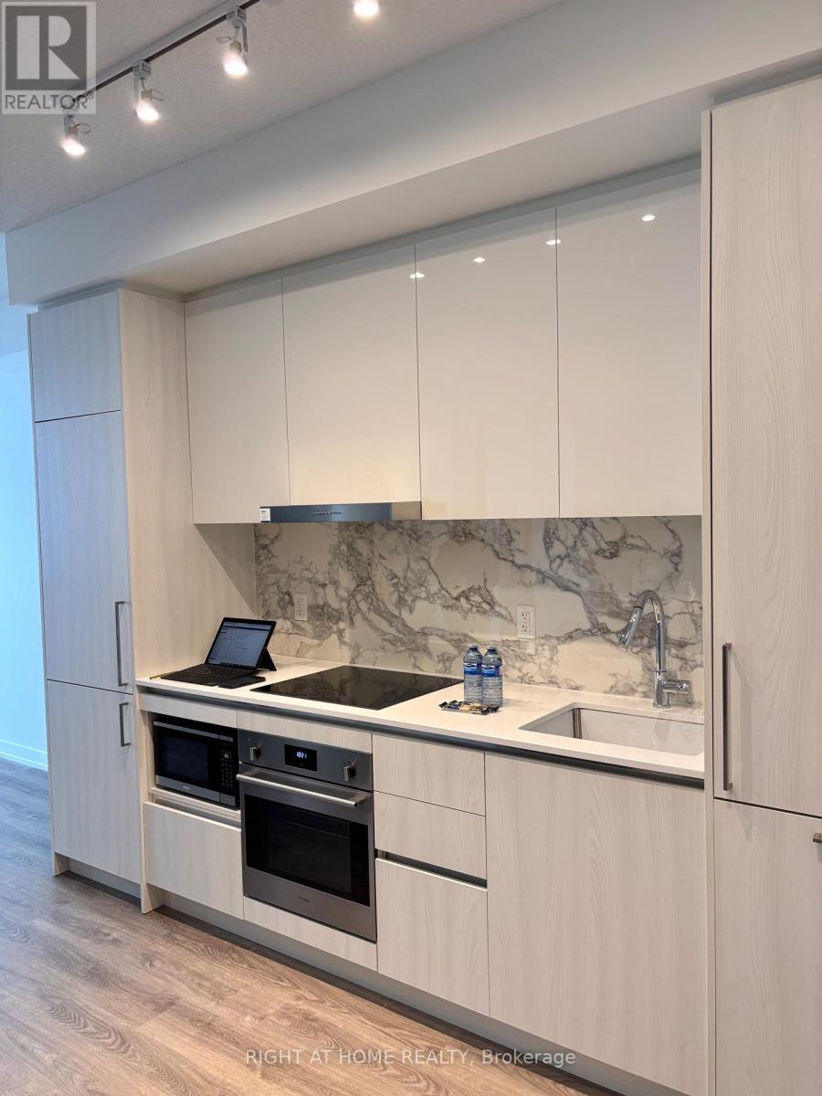 4205 - 195 Commerce Street, Vaughan, Ontario  L4K 0P9 - Photo 7 - N12588352