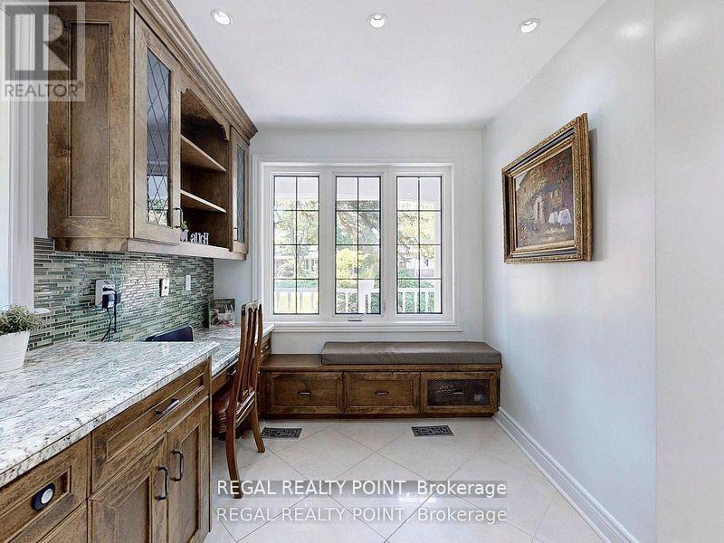 12 Fairway Heights Crescent, Markham, Ontario  L3T 1K2 - Photo 11 - N12588354